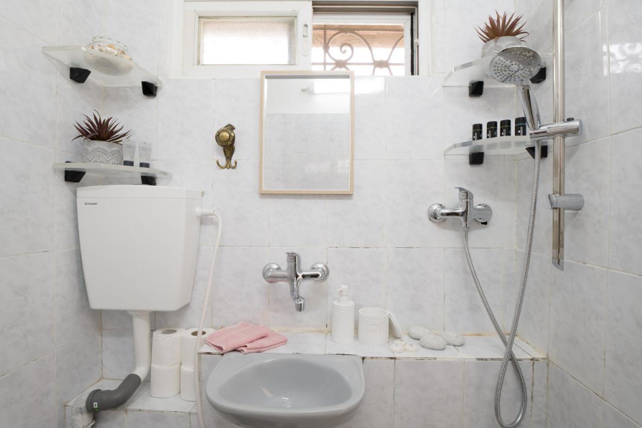 Lovely & Budget Apartment At The Center, Gardens & German Colony Haifa Bagian luar foto